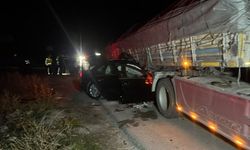 Eskişehir'in komşusunda otomobil TIR'ın altında ezildi: Ölü ve yaralılar var