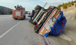 Eskişehir'in komşusunda TIR devrildi