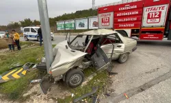 Eskişehir'deki kazada otomobil hurdaya döndü: Yaralılar var