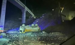 Eskişehir yolunda YHT şantiyesinde kamyon 15 metre yükseklikten devrildi