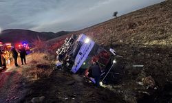 Eskişehir'in komşusunda yolcu otobüsü devrildi: Ölü ve yaralılar var