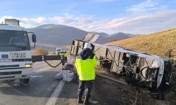 Komşuda otobüs kazasında hayatını kaybedenlerin kimlik tespit çalışmaları sürüyor