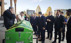 Bakan Tunç Eskişehir'in komşusunda cenazeye katıldı
