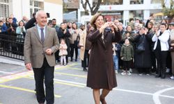 Başkan Ünlüce, yıllar önce mezun olduğu okulda Öğretmenler Günü'nü kutladı