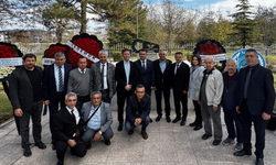 Demiryollarının babası Behiç Erkin, Eskişehir'deki mezarı başında anıldı