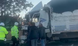 Eskişehir- Bursa yolunda bir kaza daha! Tır kupası hurdaya döndü