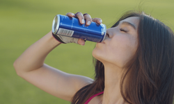 Gençler dikkat! Enerji içecekleriyle ilgili çarpıcı uyarı: Kalbi durdurabilir