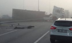 Eskişehir'de trafik ışığında bekleyen otomobile tır çarptı