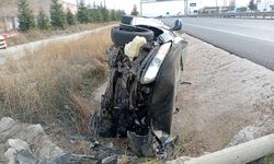Eskişehir yolunda kontrolden çıkan otomobil hurdaya döndü