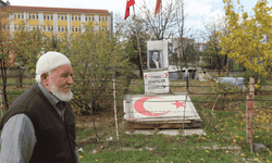 Eskişehir'de 90 yaşındaki İlhan Amca, atıl araziyi şehitler fidanlığına dönüştürdü