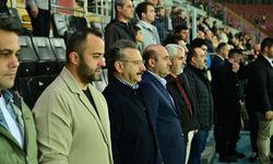 Vali ksoy, Eskişehirspor’un Söke 1970 SK ile karşılaştığı maçı tribünden takip ediyor