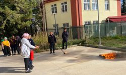 Eskişehir'de yurt personeline uygulamalı yangın söndürme eğitimi verildi