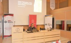 Eskişehir'de 'Şehir ve Kültür Akademisi' söyleşisi gerçekleştirdi