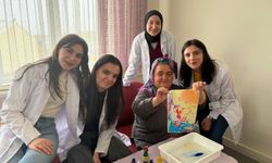 Eskişehir'de ebru sanatı etkinliği huzurevi sakinlerinin yüzünü güldürdü