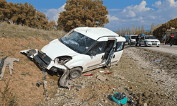 Komşuda takla atan otomobil parçalandı: 1 yaralı