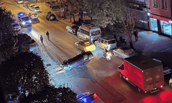 Eskişehir'de sürücü hakimiyetini kaybetti, araç cadde üzerinde takla attı