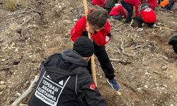 Tepebaşı Belediyesi Arama Kurtarma Ekibi Milli Ağaçlandırma Günü'nde fidan dikti
