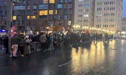 Yağmur dinlemediler: Adalar'da turist kuyruğu