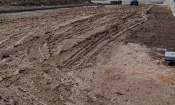 Eskişehir'de bozuk yol mahalle sakinlerini isyan ettirdi