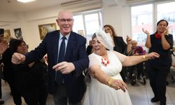 Eskişehir'de huzurevinde tanıştılar! Yaşlı çift dünyaevine girdi: Nikahı Kazım Kurt kıydı