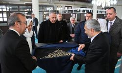 Aziz Mahmud Hüdayi Cami'nin minber örtüsü yenilendi