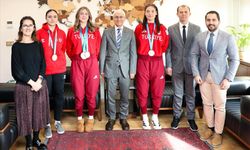 Rektör Özcan, İslami Dayanışma Oyunları'nda madalya kazanan öğrencilerle bir araya geldi