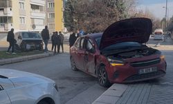 71 Evler'de kaza! Ticari araç otomobile yandan çarptı