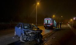 Eskişehir'de yağmur nedeniyle kayganlaşan yolda kaza üstüne kaza!