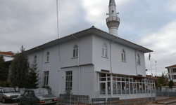 Eskişehir'de camide oturan yaşlı adam aniden yere yığıldı