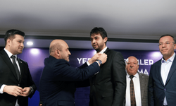 Berke Akyel, AK Parti rozetini taktı