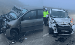 Eskişehir yolunda kaza: İki araç kafa kafaya çarpıştı