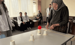 Eskişehir'de geleceğin hemşireleri huzurevinde bir araya geldi