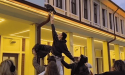 Eskişehir'de gençler kurtarmaya çalıştı, kedi oyun oynadı: O anlar kameraya yansıdı