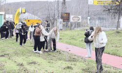 Eskişehir'de öğrenciler fidanları toprakla buluşturdu