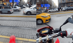 Eskişehir'de trafikten kaçan sürücü tramvay yolundaki banketleri aştı