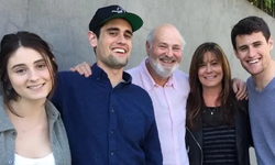 Evinde ölü bulunan ünlü yönetmen ve eşinin katili oğulları çıktı!