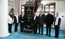 Sivrihisar'da bulunan Aziz Mahmud Hüdayi Cami minber örtüsü yenilendi