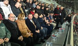 Vali Hüseyin Aksoy Eskişehirspor maçını tribünden takip etti