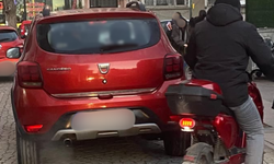 Eskişehir'de otomobil küçük çocuğun ayağını ezip kaçtı