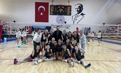 Melahat Ünügür Ortaokulu kız voleybol takımı finallerde