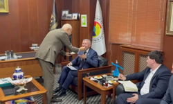 Ömer Zeydan Belarus Cumhuriyeti Ankara Büyükelçisi Glaz'a elleriyle Met Helvası yedirdi