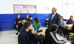 Eskişehir İl Milli Eğitim Müdürü Sinan Aydın, Ata Ortaokulu’nda incelemede bulundu