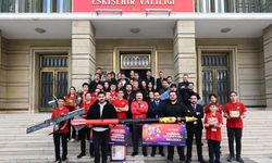 Vali Aksoy, TEKNOFEST 2025'te dereceye giren öğrencilerle bir araya geldi