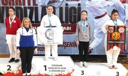 Eskişehir'de karate müsabakaları düzenlendi: Genç sporcular 23 madalya kazandı