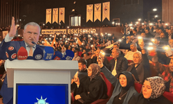 Bakan Bak: "Dünya sana düşman olsa da Eskişehir senden yanadır"