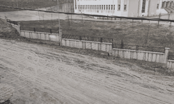 Eskişehir'de öğrencilerin okula gitmek için geçmesi gereken yol çamur içinde