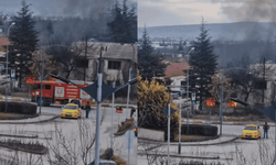 Eskişehir'in merkezinde yangın! Binadan dumanlar yükseldi