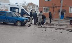 Eskişehir'de bebekli otomobil elektrik direğine çarptı! 1 yaralı
