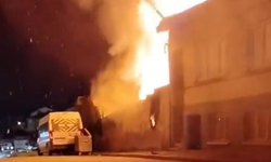 Eskişehir'de depoda yangın: Alevler bir anda sardı! Mahalleli sokağa döküldü...