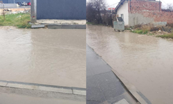 Eskişehir'de vatandaş isyan etti: "Sokak yağmur yağdığında Kızılırmak'a dönüyor"